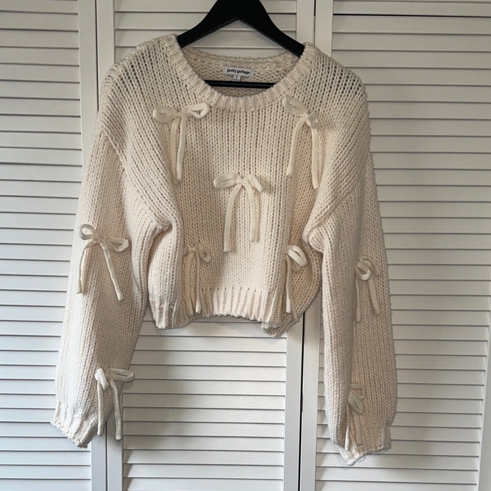 Chic Cream Knit Sweater with Bow Accents